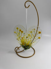 Load image into Gallery viewer, Hanging heart with yellow and white flowers
