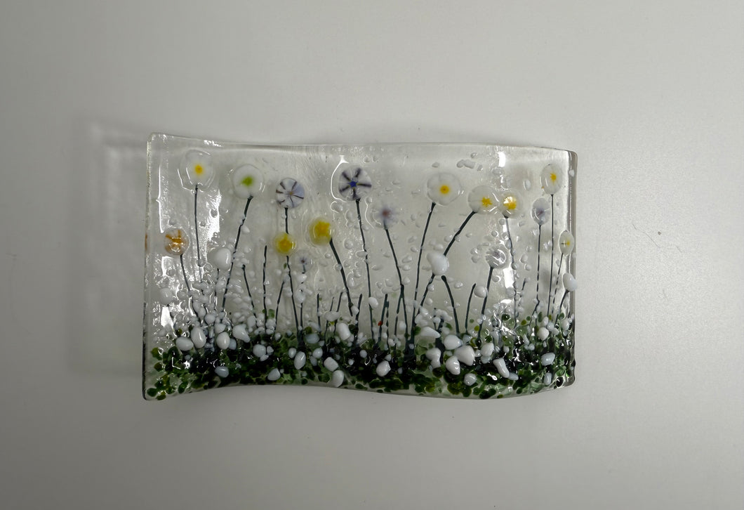 Handcrafted small white daisy flower wave