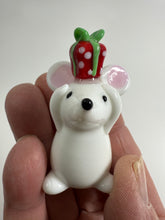 Load image into Gallery viewer, Handmade Mouse with present
